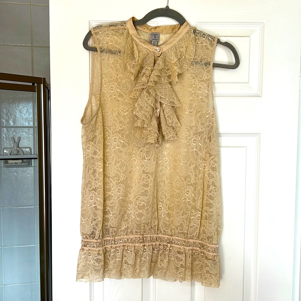 Lace sleeveless blouse